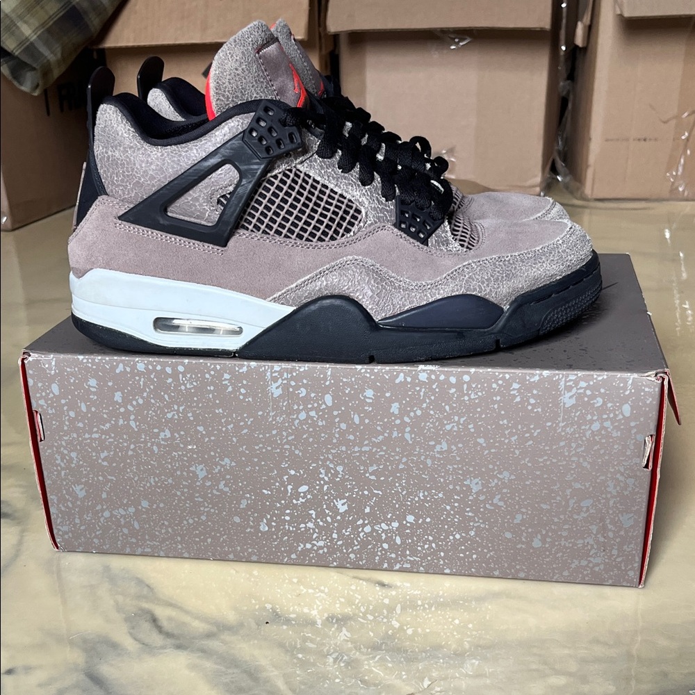 Air Jordan 4 Taupe Haze